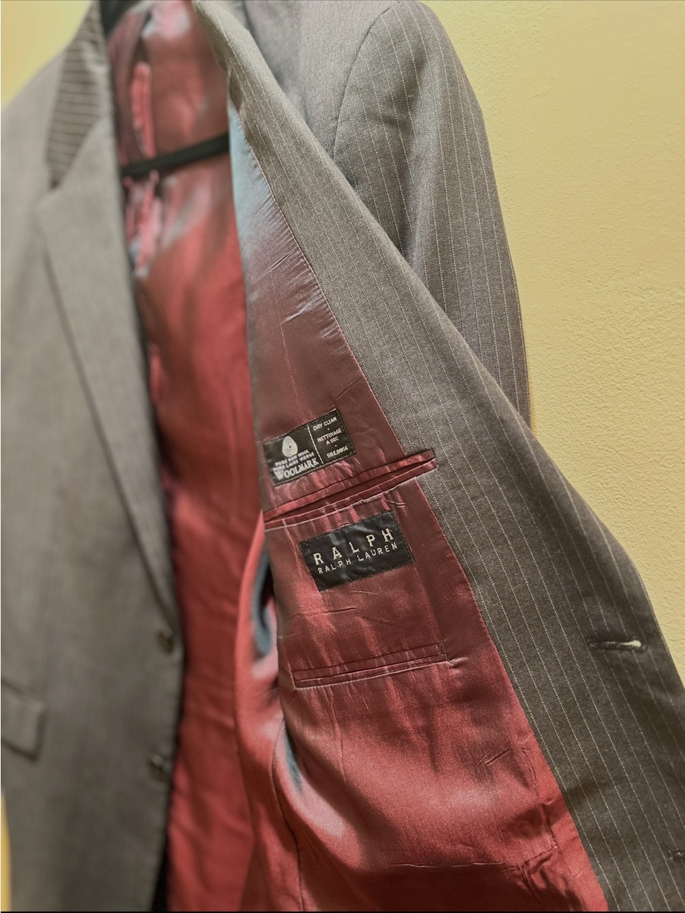 Men Suit - Picture 2 of 4